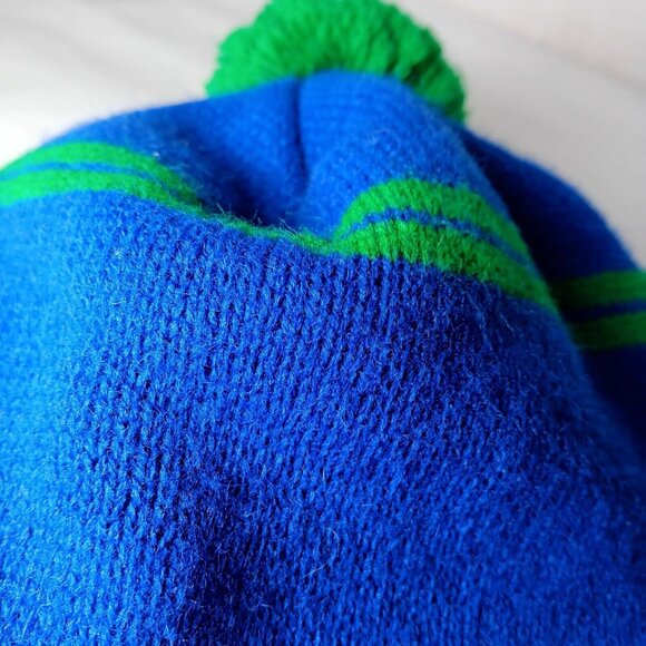 Bayer Pharmaceuticals Hat Knit Beanie Boggin Blue Green Pom Pom Vintage USA Made - Picture 9 of 11